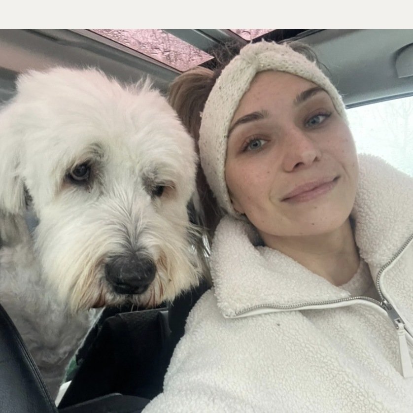 Anika Luna mit Hund